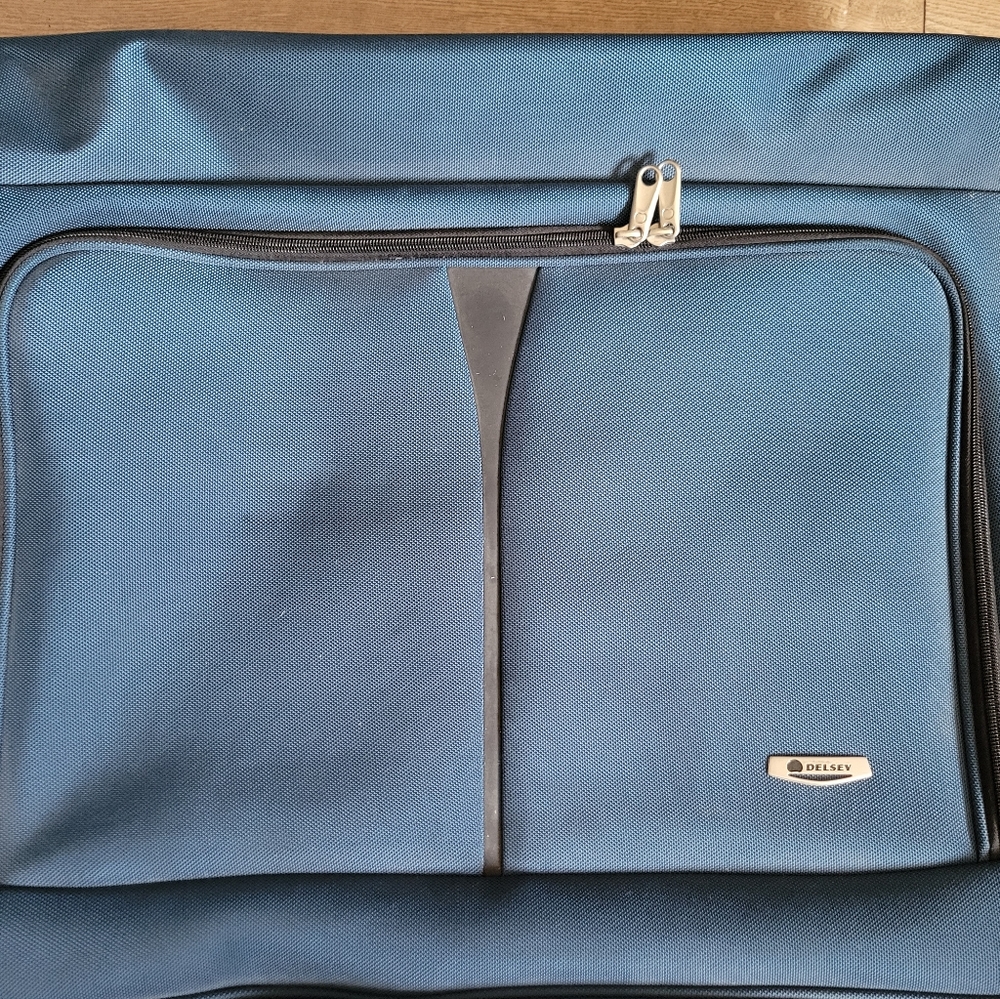 Delsey garment bag